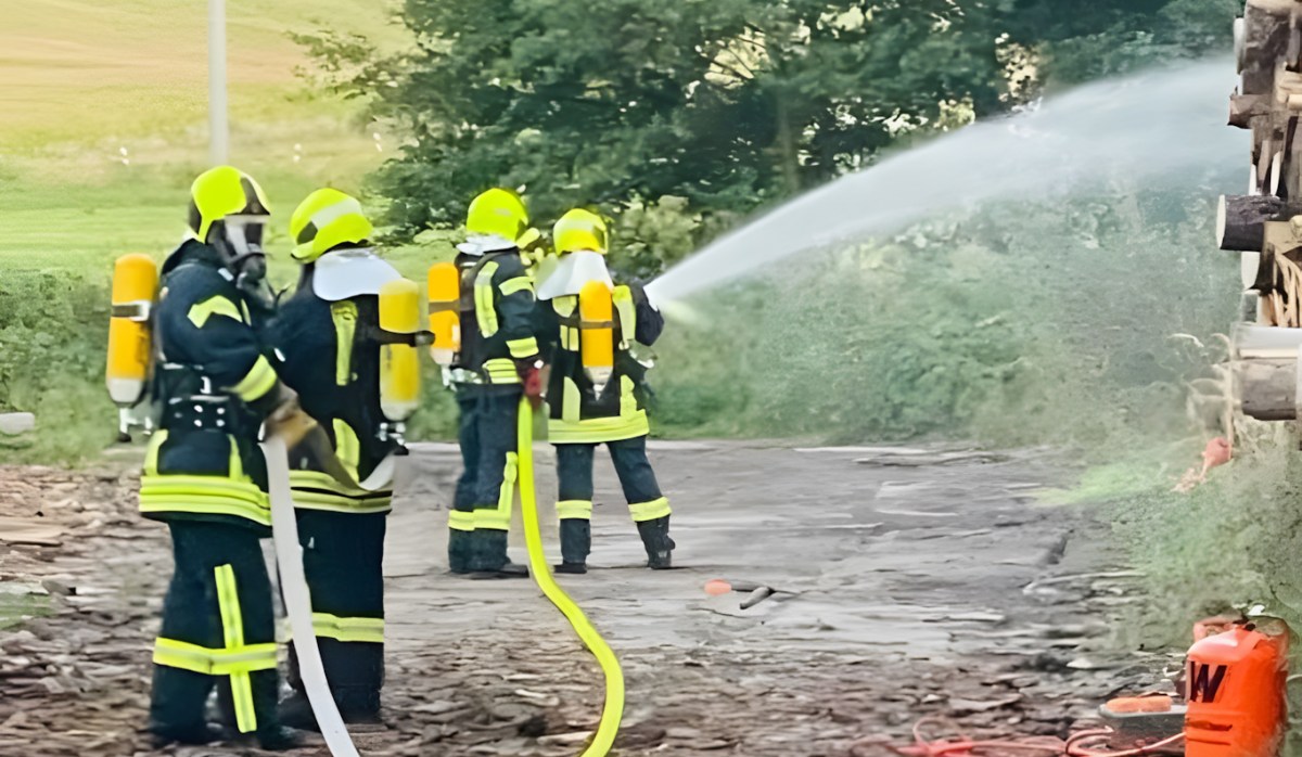 Übungseinsatz am Sägewerks-Lagerplatz